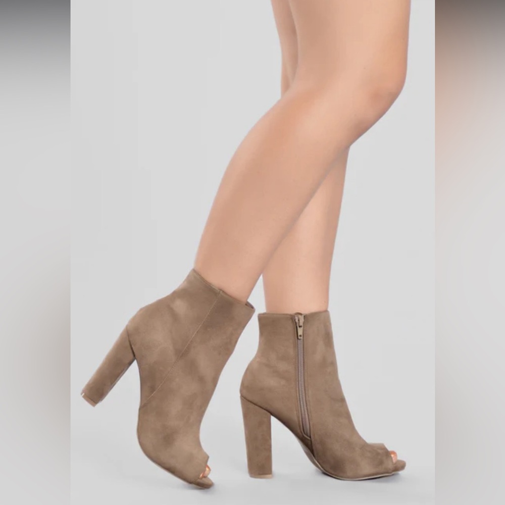 Fashion Nova Faux suede taupe heels